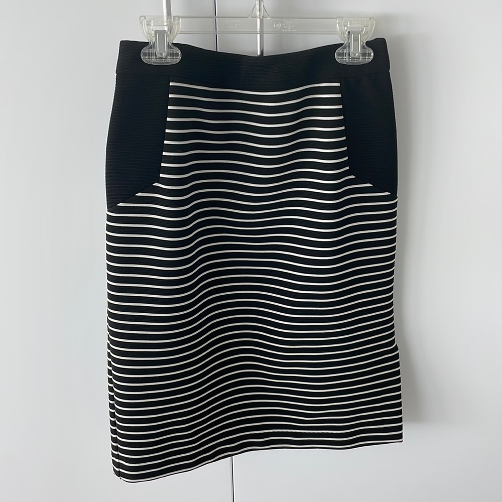 Super cute Kensie pencil skirt
